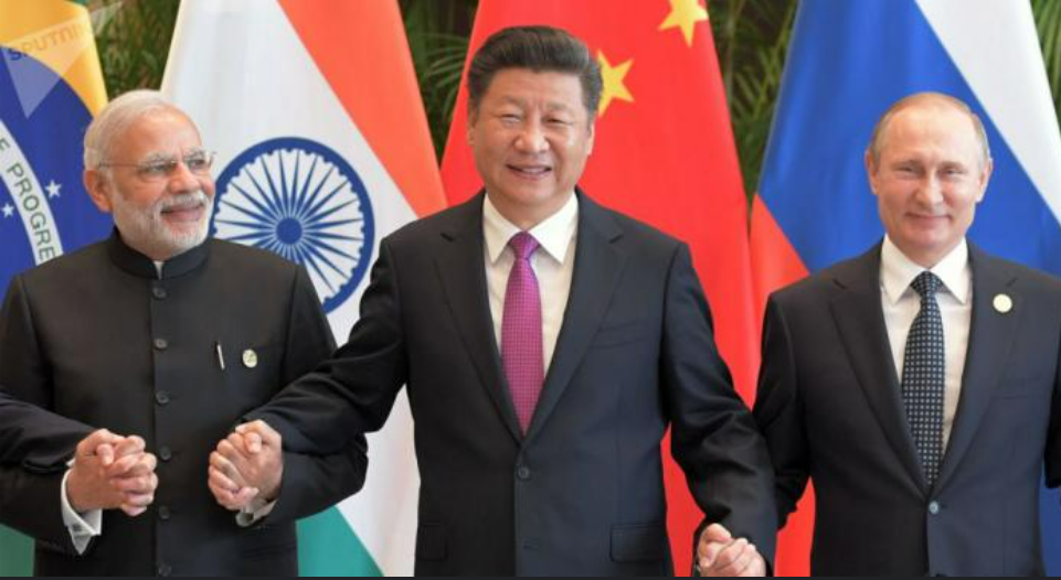 definitivamente hemos ingresado nuevamente a una era multipolar, donde ya no solo Occidente tendrá el poder de decisión y juzgamiento sino que serán las potencias emergentes, Rusia, China e India