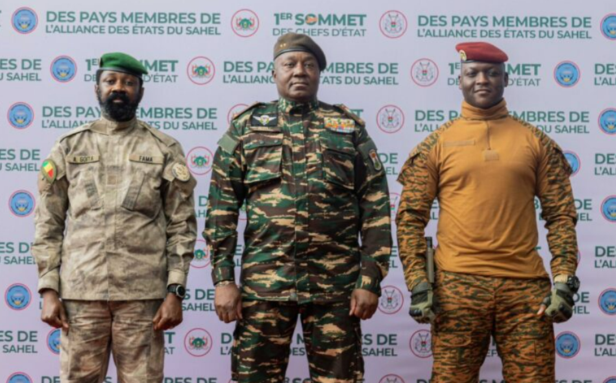 Burkina Faso, Malí y Níger, ratificaron el sábado 6 de julio de manera oficial su alianza llamada la Confederación de Estados del Sahel